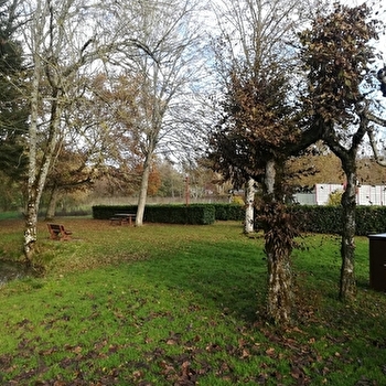 Aire de pique-nique à Châtillon-en-Bazois - CHATILLON-EN-BAZOIS