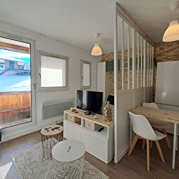 La Serre - Studio en résidence - P322THI00 - PREMANON