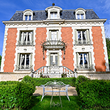 Chambres d'Hôtes  ' Château de la Chaix ' - SAINT-CHRISTOPHE-EN-BRIONNAIS