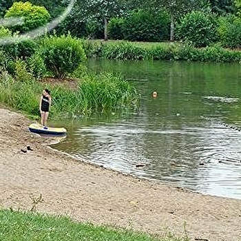 Baignade à l'étang des Prés de la Ville - PREMERY