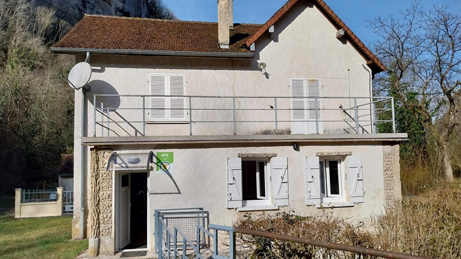 Au pied de la cascade