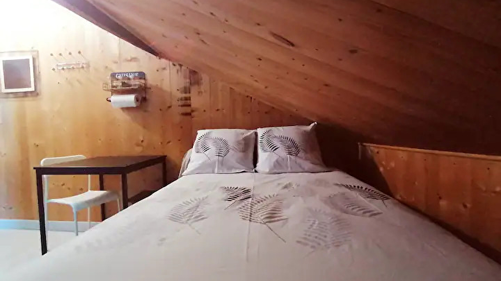 Petit studio avec cuisine et salle de bain