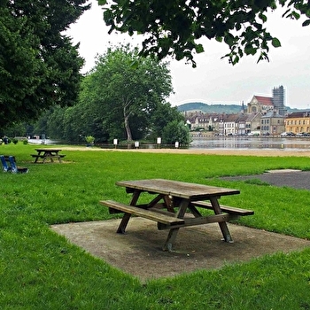 Aire de pique-nique de la plage du Saucil - VILLENEUVE-SUR-YONNE