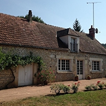 Maison et jardin au calme - ARMES