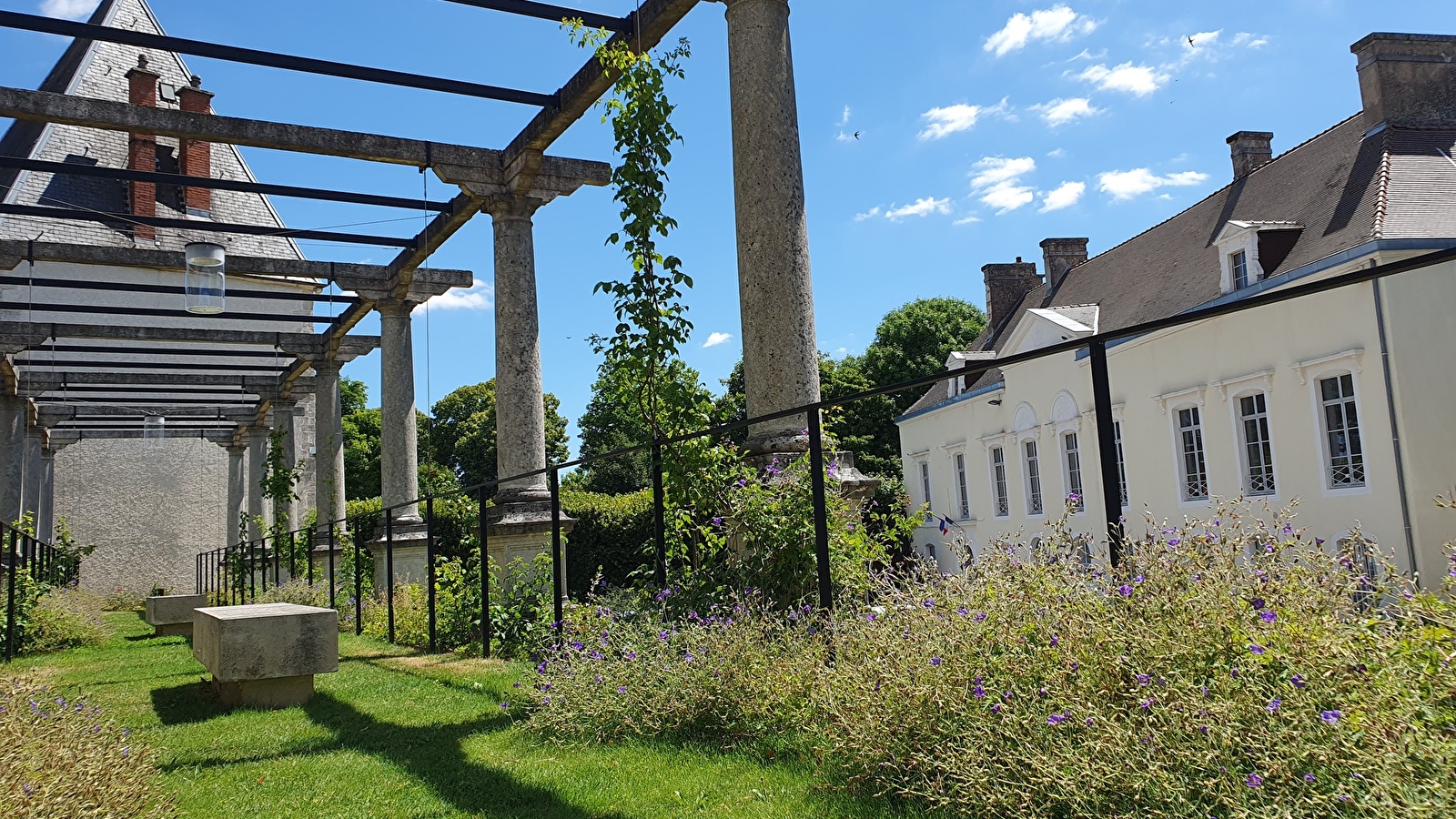 Le Château Charbonnel et la Tour de Lénoncourt