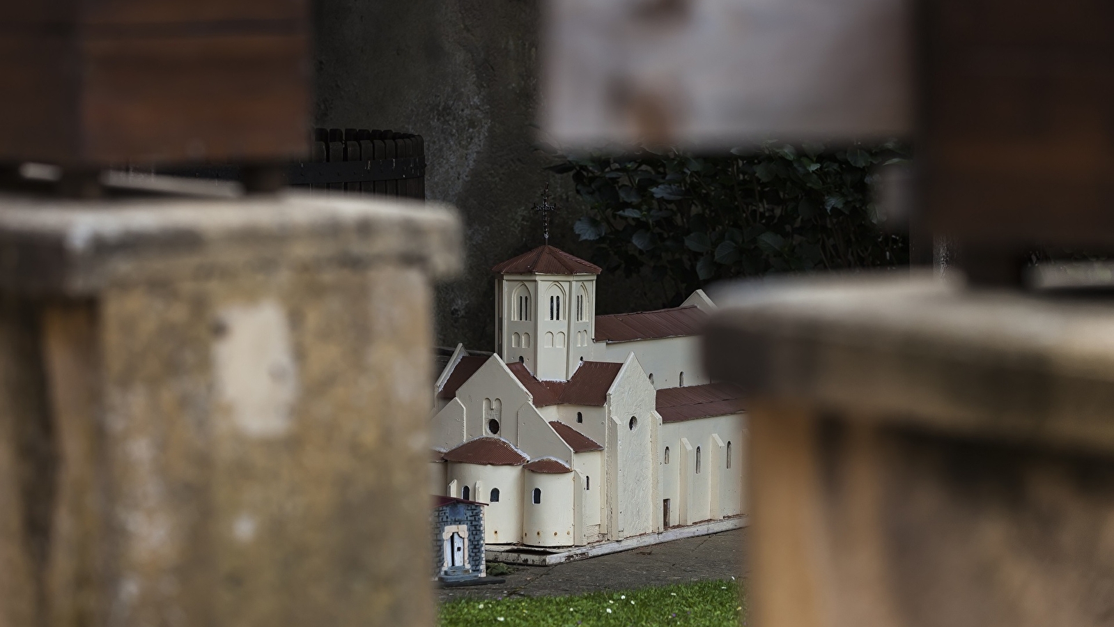 Vitrine de l'Art Roman (ancienne maison des chanoines)