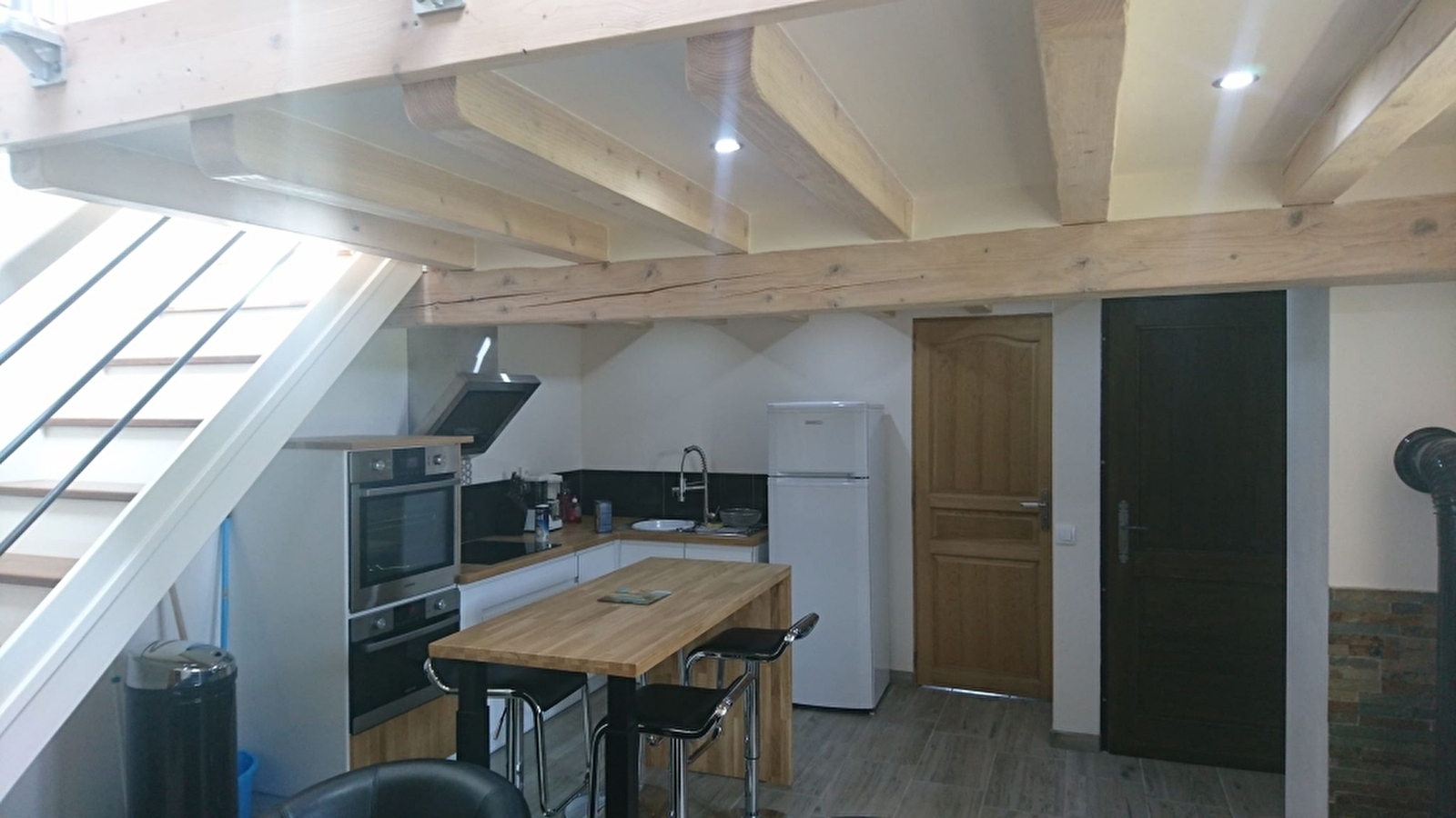 Au prés du main du bois