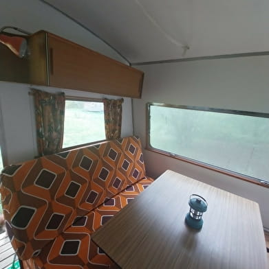 Nuit insolite aux 1000 étangs (caravane seventies)