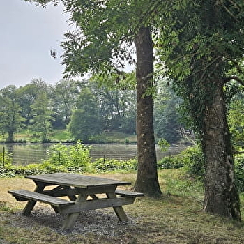 Aire de pique nique l'étang neuf Issy l'Evêque - ISSY-L'EVEQUE