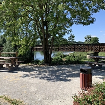 Aire de camping-cars au bord du Doubs - LONGEVELLE-SUR-DOUBS