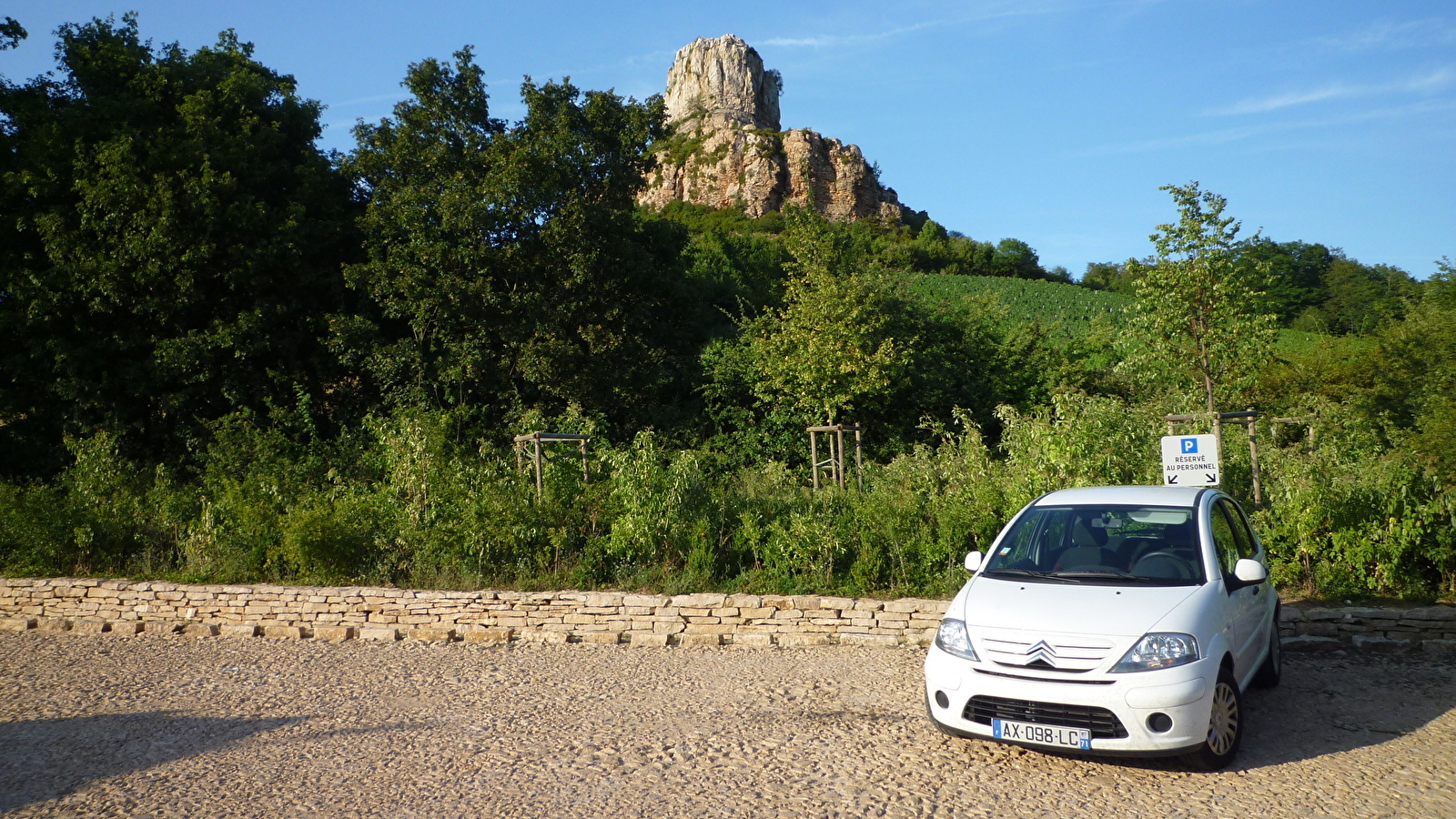 Parking de la Roche de Solutré