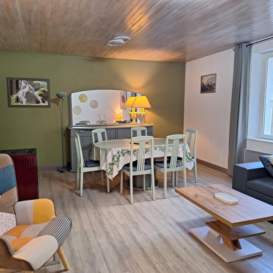 Au pied de la cascade