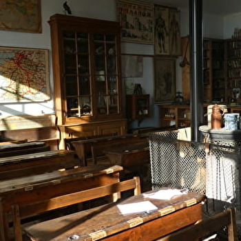 L'école d'autrefois - CHATEAU-CHALON