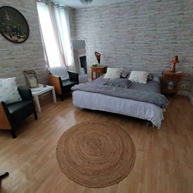 Chambres d'Hôtes au Chapeau Claque Cabaret