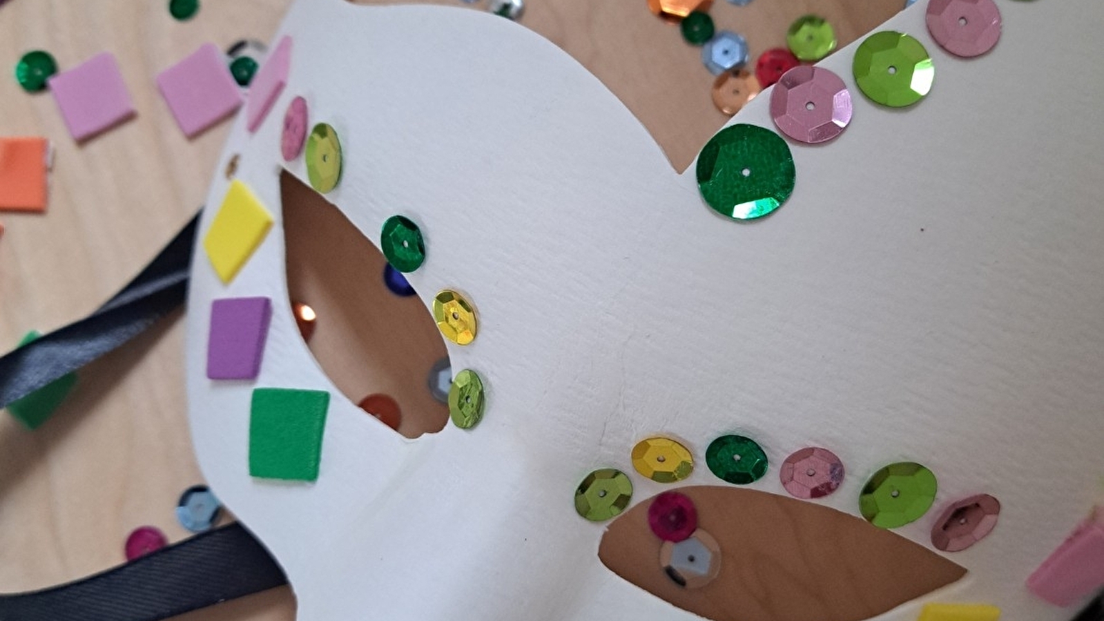 Chasse aux masques et maquillage