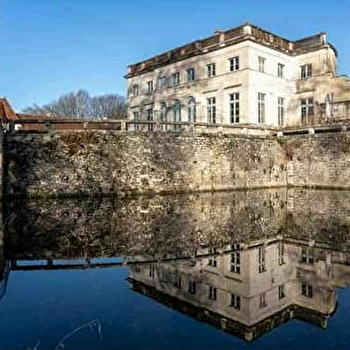 Chambres d'hôtes Château de Crépan - PRUSLY-SUR-OURCE