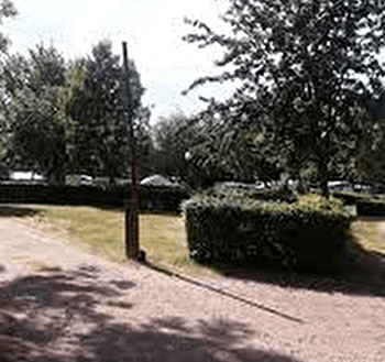 LE CAMPING MUNICIPAL DE BAYE - BAZOLLES