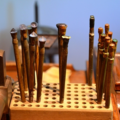 Lapidaire : Artisan de l'éclat et de la couleur