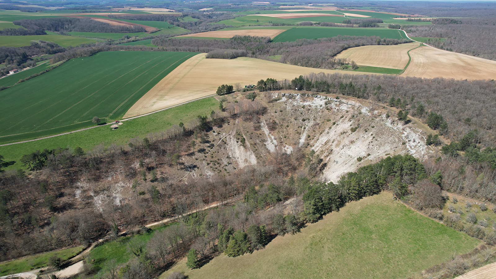 Entre contes et nature : un moment féerique en famille au Cirque de la Coquille à Étalante (21)