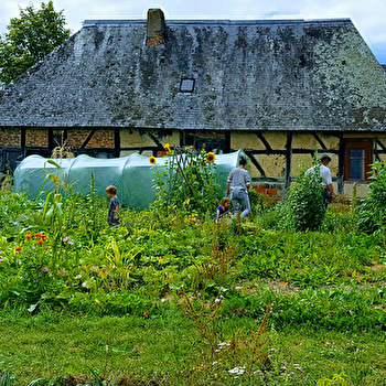 Camping à la ferme du Domaine Neuf - SAINT-HILAIRE-FONTAINE