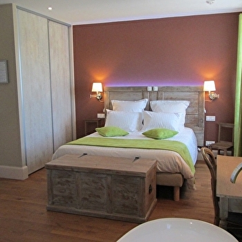 Le Relais des Deux Tours - Chambre Pergaud - BREMONDANS