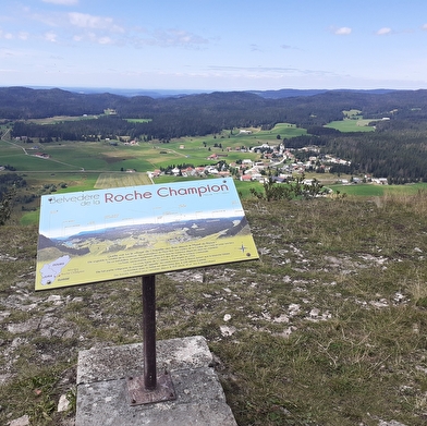 Roche Champion par le Gît du Désert