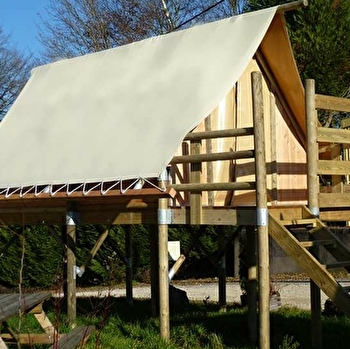 Tente mini canadienne sur pilotis - SCEY-SUR-SAONE-ET-SAINT-ALBIN