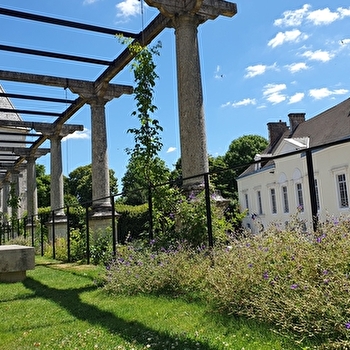 Le Château Charbonnel et la Tour de Lénoncourt - IS-SUR-TILLE