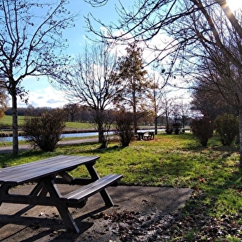 Aire de pique-nique 'Voie Verte' à Volesvres - VOLESVRES