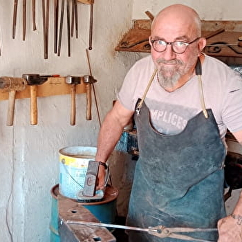 Robert Grobost  - MONTAGNEY