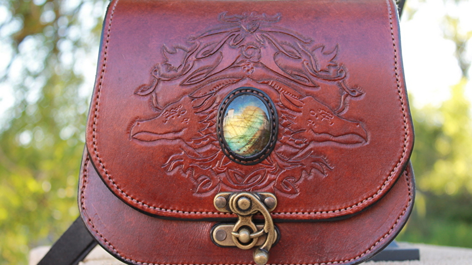 Aux cuirs  d'Yggdrasil