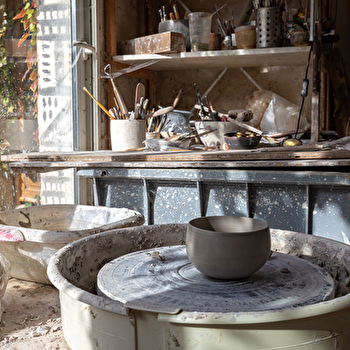 L'atelier de céramique Raku, Régula Brotbek - SAINT-CLEMENT-SUR-GUYE