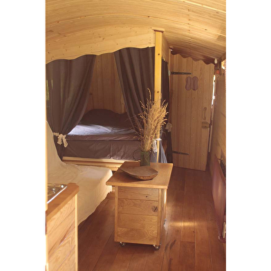 Roulotte Esmé - Au Jardin de la Vouivre