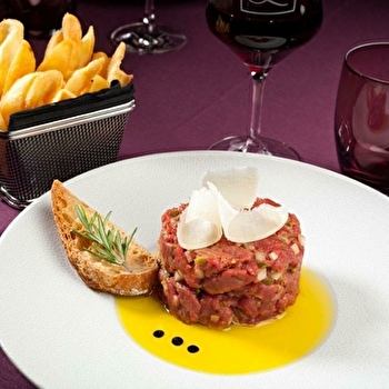 Le Restaurant et la terrasse du Tulip Inn - BEAUNE