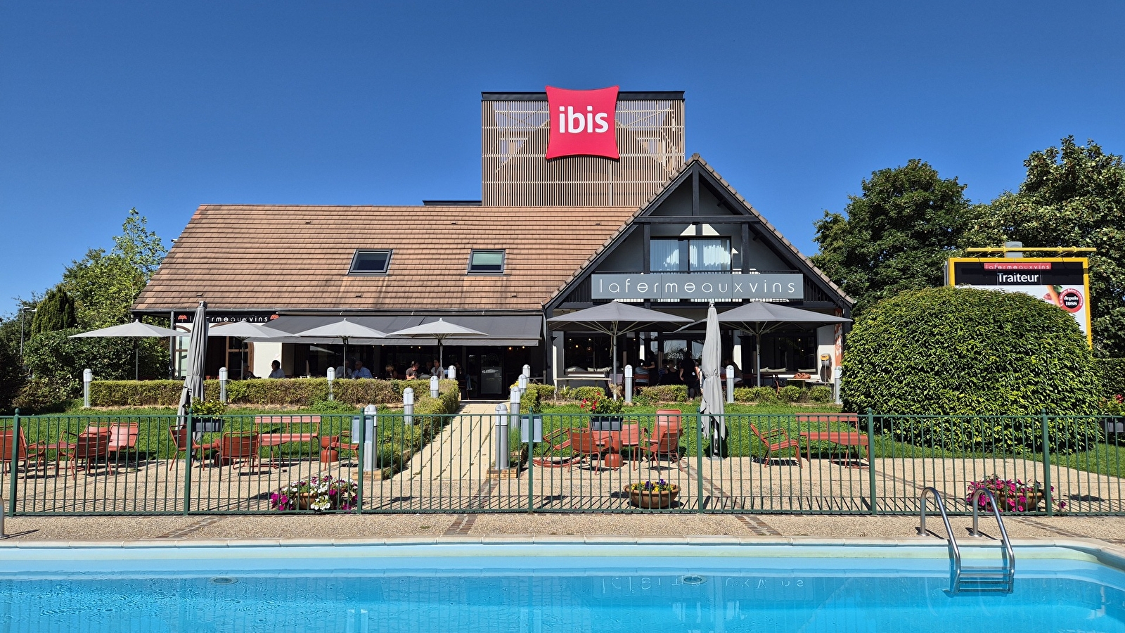 Ibis Beaune Sud - La Ferme aux Vins