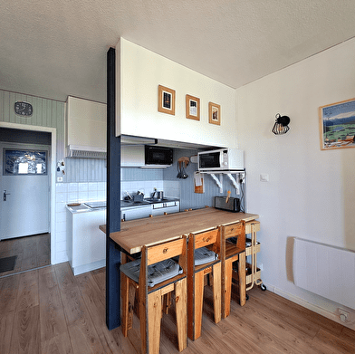 Le Lacuzon - Studio en résidence - R411BAUD00