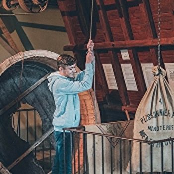 En famille au musée : ça tourne au moulin ! De la céréale à la farine - MENETREUIL