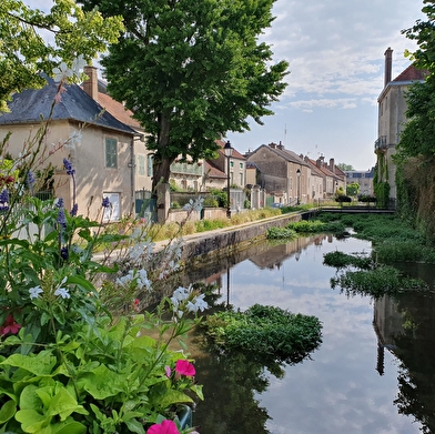 La rue Gambetta et le bief des Courtines