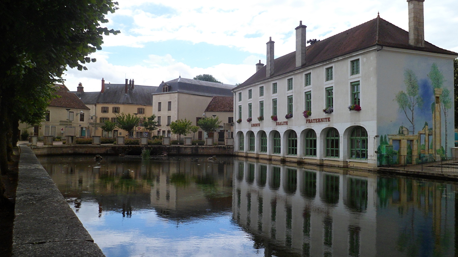Ancien lavoir et tribunal de Laignes