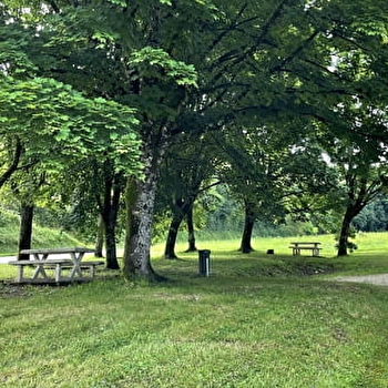 Aire de pique-nique de Mesnay - MESNAY