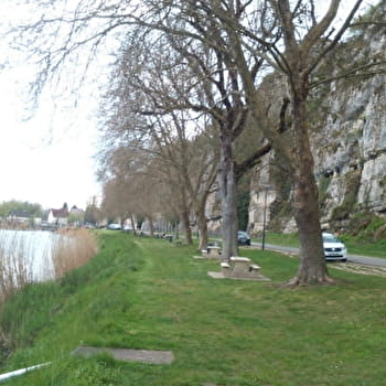 Aire de pique nique - Sous les Roches & sur les falaises - ROCHEFORT-SUR-NENON