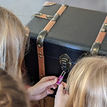 Escape Box - L'escape game s'invite chez vous ! - CLUNY