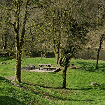 Aire de pique-nique de la Cascade de Syratu à Mouthier-Haute-Pierre - MOUTHIER-HAUTE-PIERRE