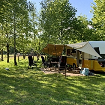 Camping Les Arbois - MONTJAY