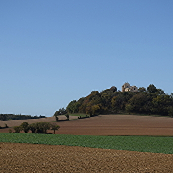 Le Mont Sabot et la chapelle Saint-Pierre - NEUFFONTAINES