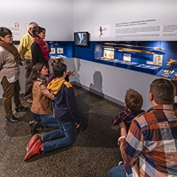 Visite-atelier : dans la peau d'un chasseur préhistorique - SOLUTRE-POUILLY
