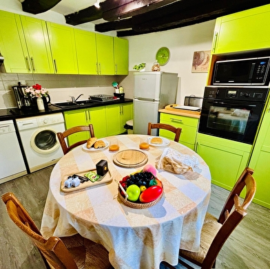 Gîtes de Montvaltin - Appartement 8 pers en RDC