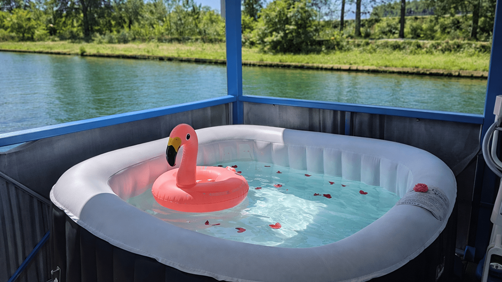 Cottage Flottant Insolite Liberty 