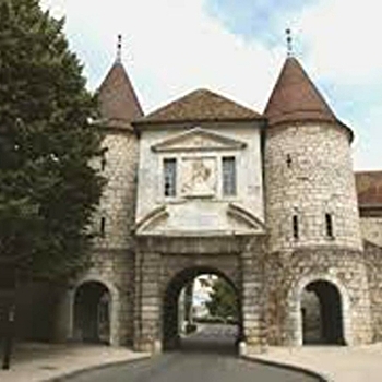 De la Porte Rivotte à l’église Saint-Pierre - BESANCON