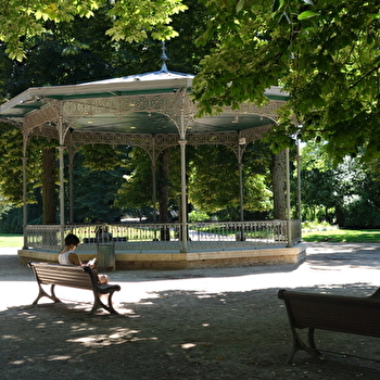 De la feuille à la pierre : Trésors de nos parcs et jardins publics - BESANCON